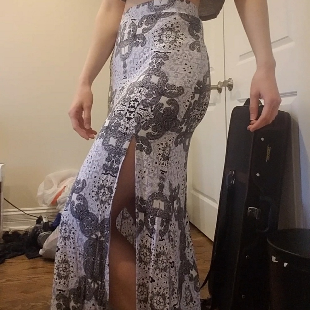 Maxi skirt with slit